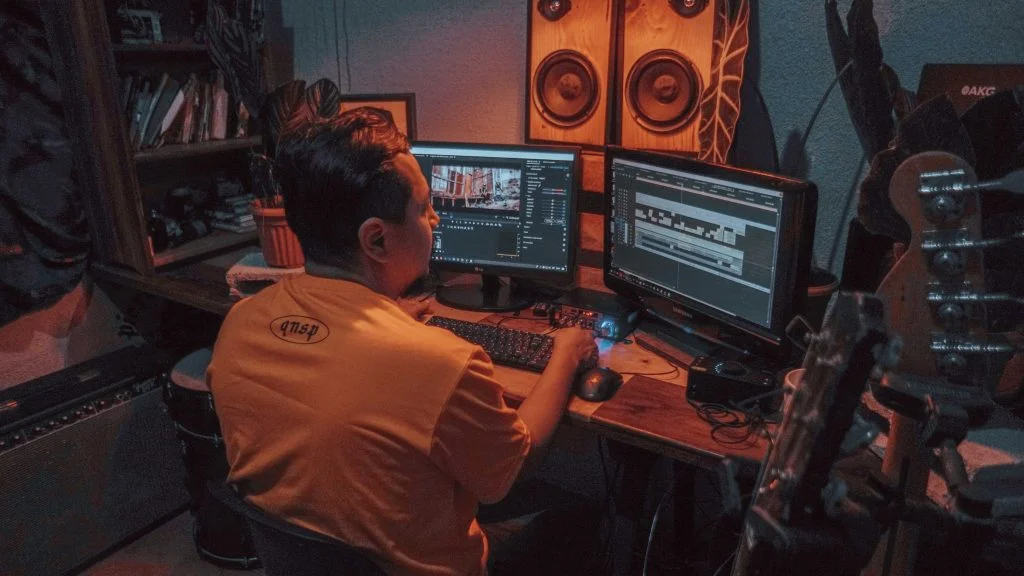 video editing karke paise kaise kamaye और best video editing software के बारे में बताया है साथ ही best video editing apps के बारे में भी बताया है