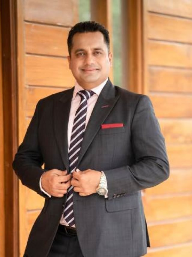 cropped-vivek-bindra.jpg