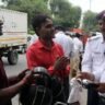 बिना हेलमेट के गाड़ी चलाने पर ट्रैफिक पुलिस ने काटा चालान