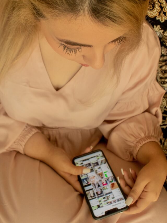 Insta Story Tricks : चुपके से देखे गर्लफ्रेंड की इंस्टा स्टोरी !